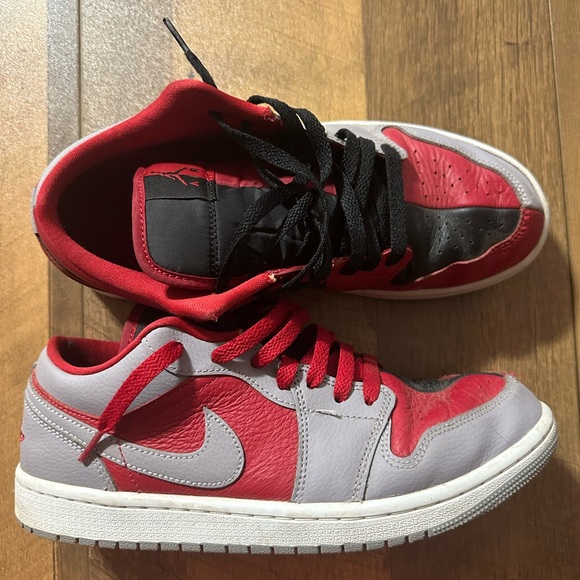 Jordan 1 Low SE "Split" - Picture 1 of 8
